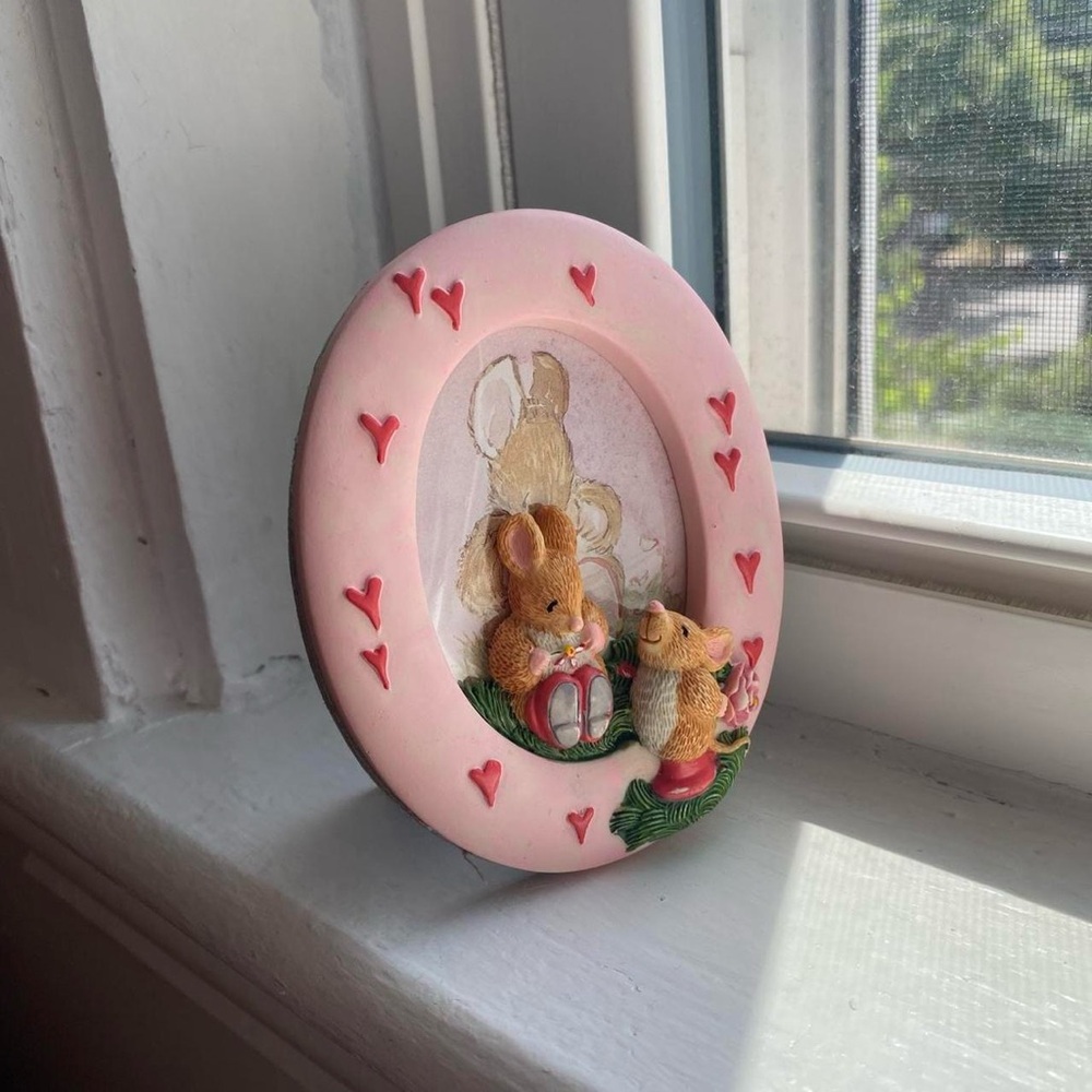 Vintage 1980s Mini Light Pink Oval Frame with Mouse Heart Cottagecore Design
